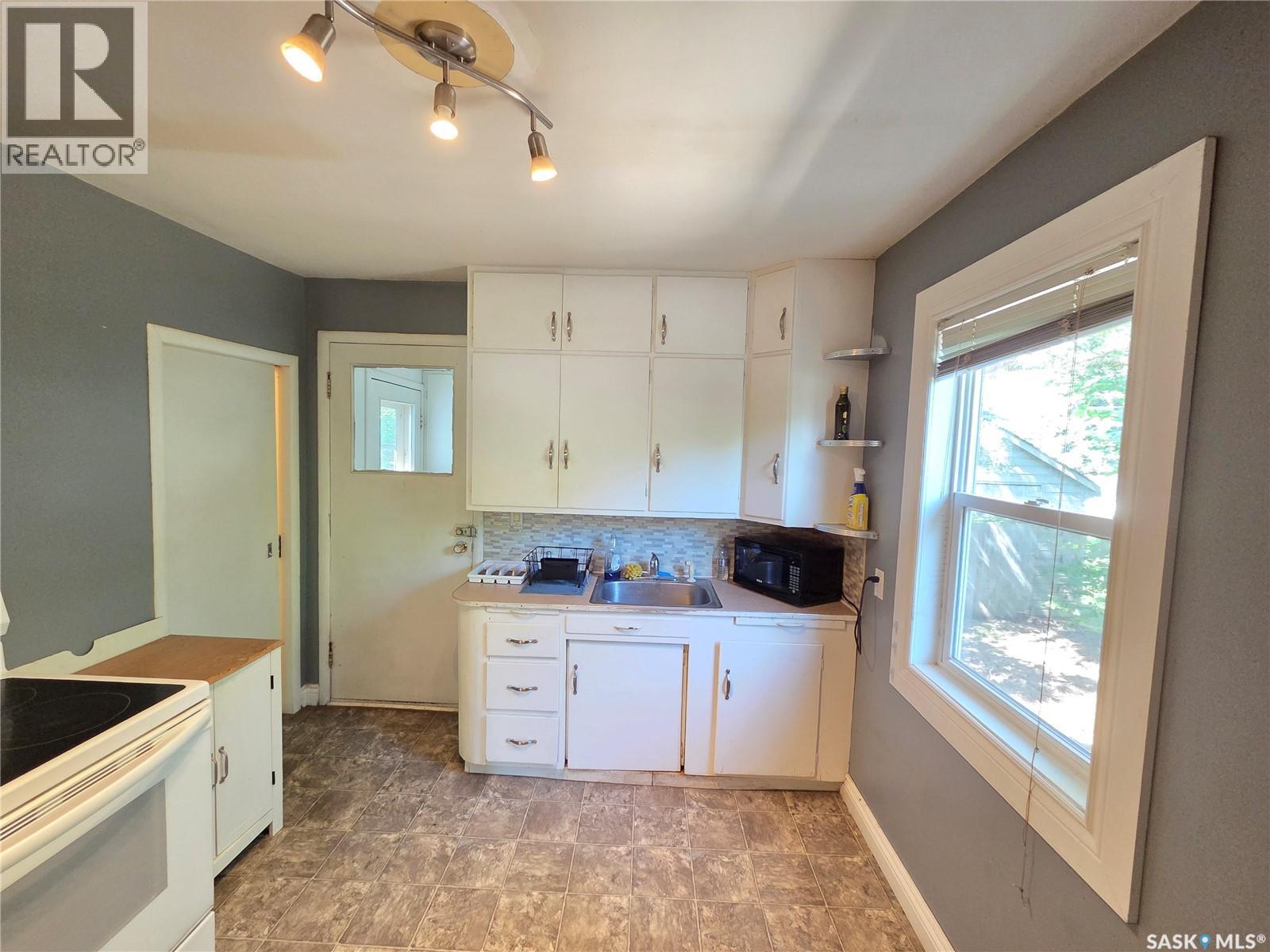 32 Newcombe Street, Manor, Saskatchewan  S0C 1R0 - Photo 28 - SK046370
