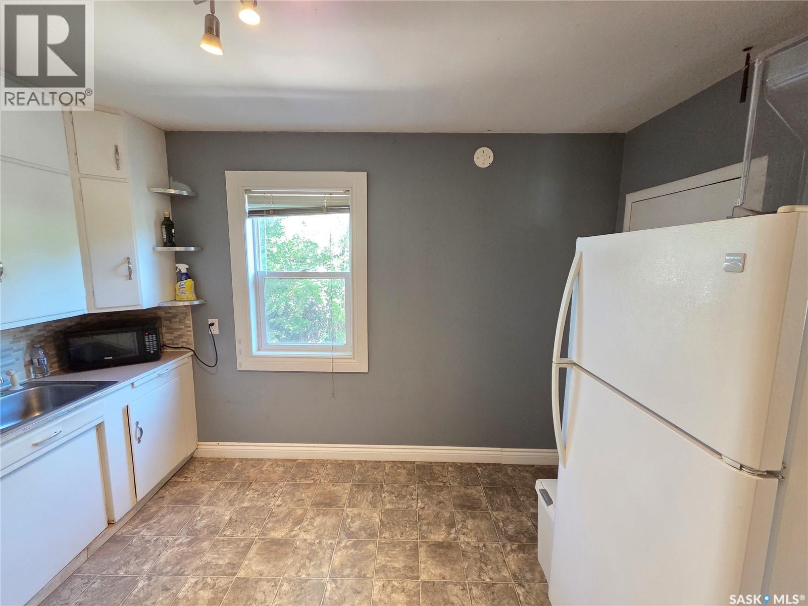 32 Newcombe Street, Manor, Saskatchewan  S0C 1R0 - Photo 31 - SK046370