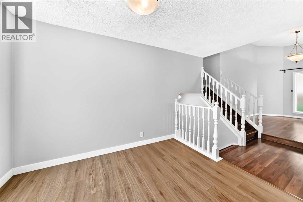 8 Hawkfield Crescent NW, Calgary, Alberta T3G 1Z5 - Photo 9 - A2339371