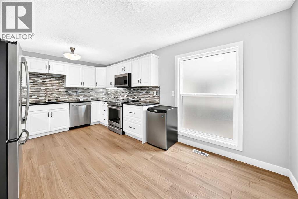 8 Hawkfield Crescent NW, Calgary, Alberta T3G 1Z5 - Photo 11 - A2339371
