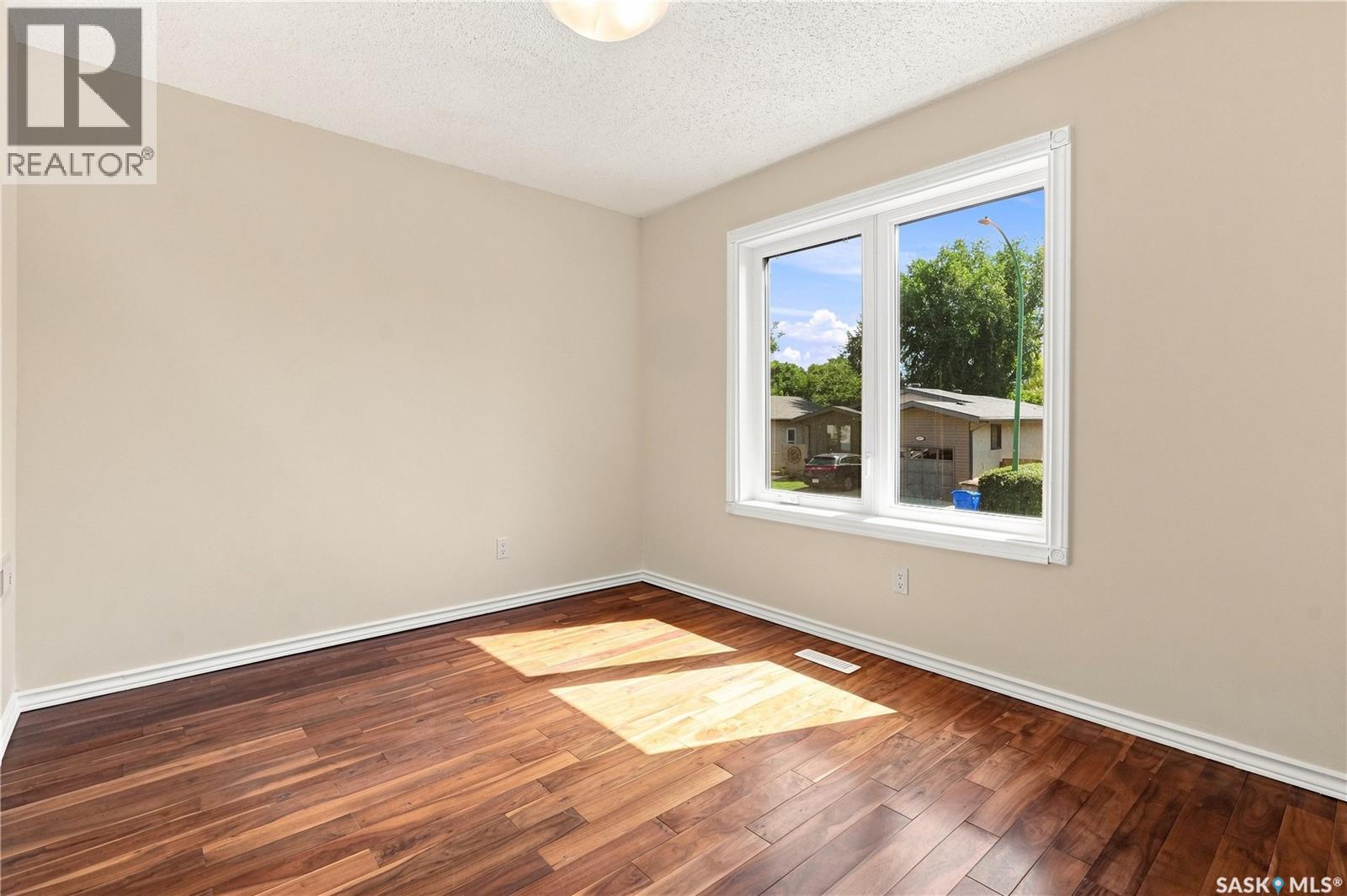 986 Rowell Crescent N, Regina, Saskatchewan  S4X 2A6 - Photo 18 - SK046373