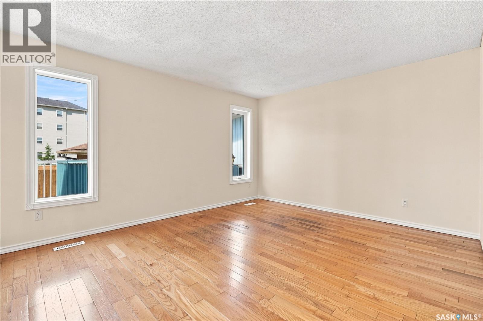986 Rowell Crescent N, Regina, Saskatchewan  S4X 2A6 - Photo 4 - SK046373