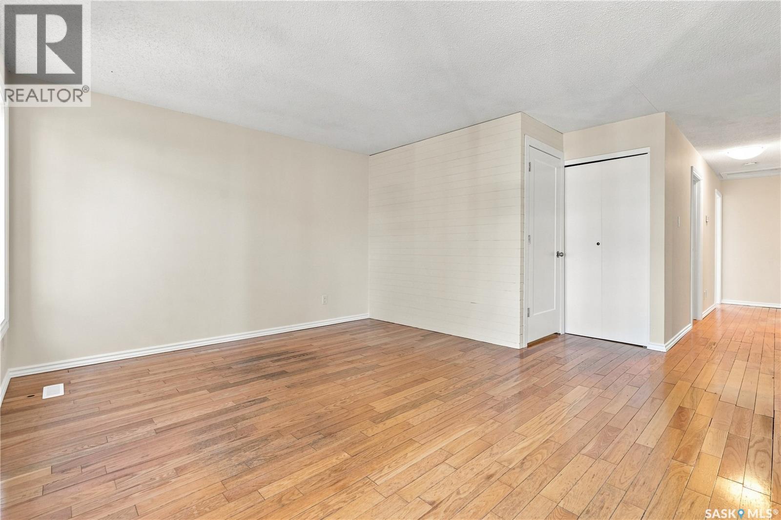 986 Rowell Crescent N, Regina, Saskatchewan  S4X 2A6 - Photo 7 - SK046373