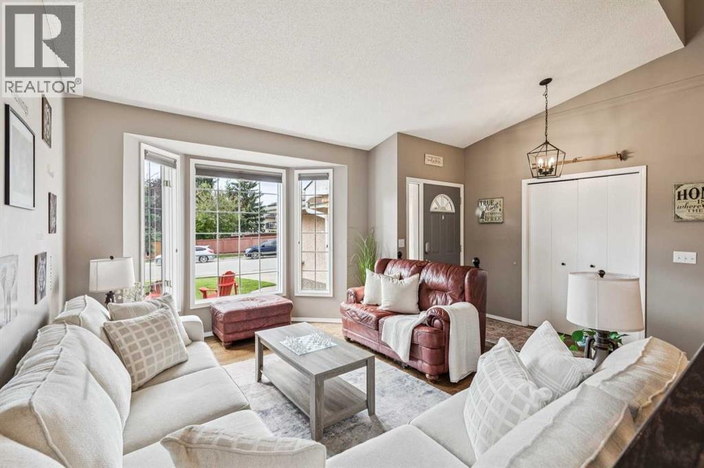 190 Mt Robson Close SE, Calgary, Alberta  T2Z 2E2 - Photo 3 - A2339169