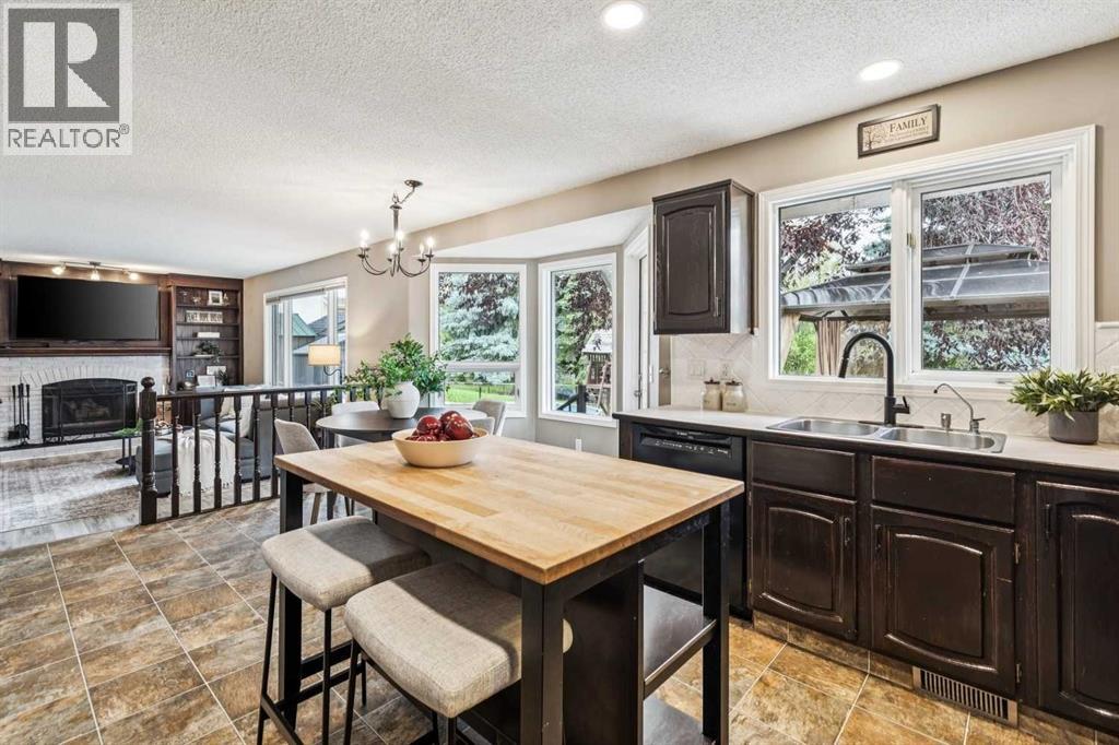 190 Mt Robson Close SE, Calgary, Alberta  T2Z 2E2 - Photo 8 - A2339169
