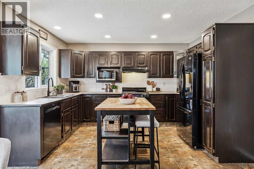 190 Mt Robson Close SE, Calgary, Alberta  T2Z 2E2 - Photo 6 - A2339169