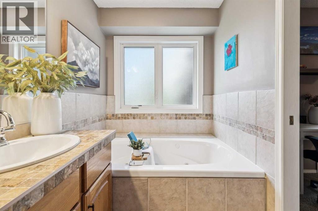190 Mt Robson Close SE, Calgary, Alberta  T2Z 2E2 - Photo 24 - A2339169