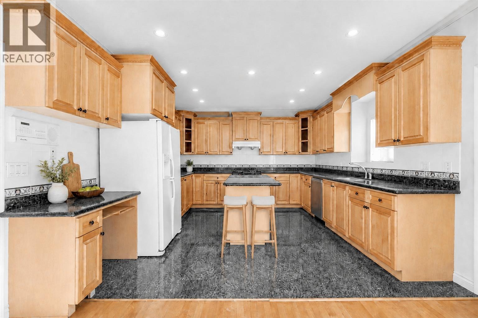 213 W 28th Street, North Vancouver, British Columbia V7N 2H9 - Photo 8 - R3157605