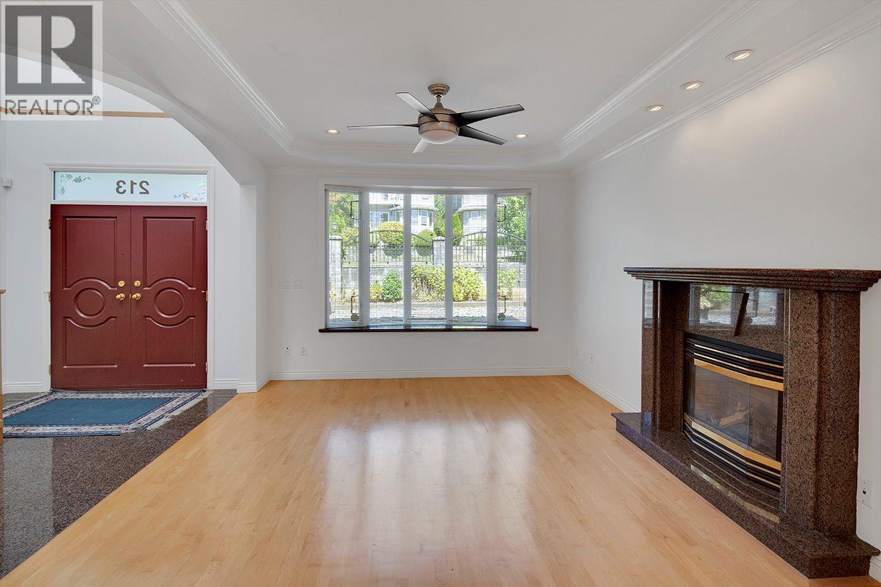 213 W 28th Street, North Vancouver, British Columbia V7N 2H9 - Photo 4 - R3157605