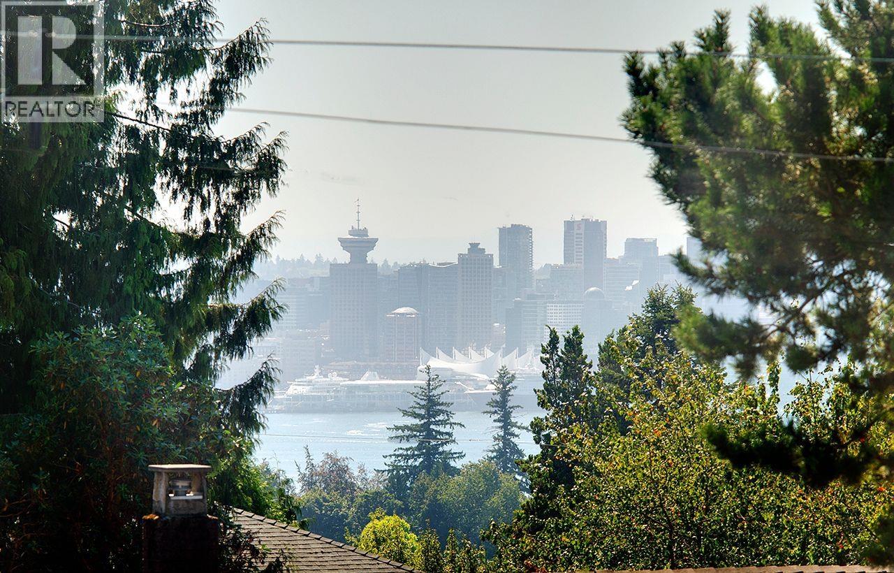 213 W 28th Street, North Vancouver, British Columbia  V7N 2H9 - Photo 34 - R3157605