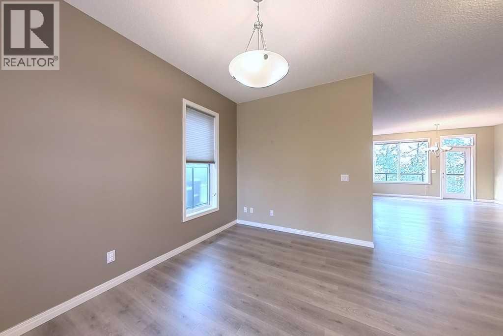149 Rockborough Green NW, Calgary, Alberta  T3G 5S8 - Photo 7 - A2339089