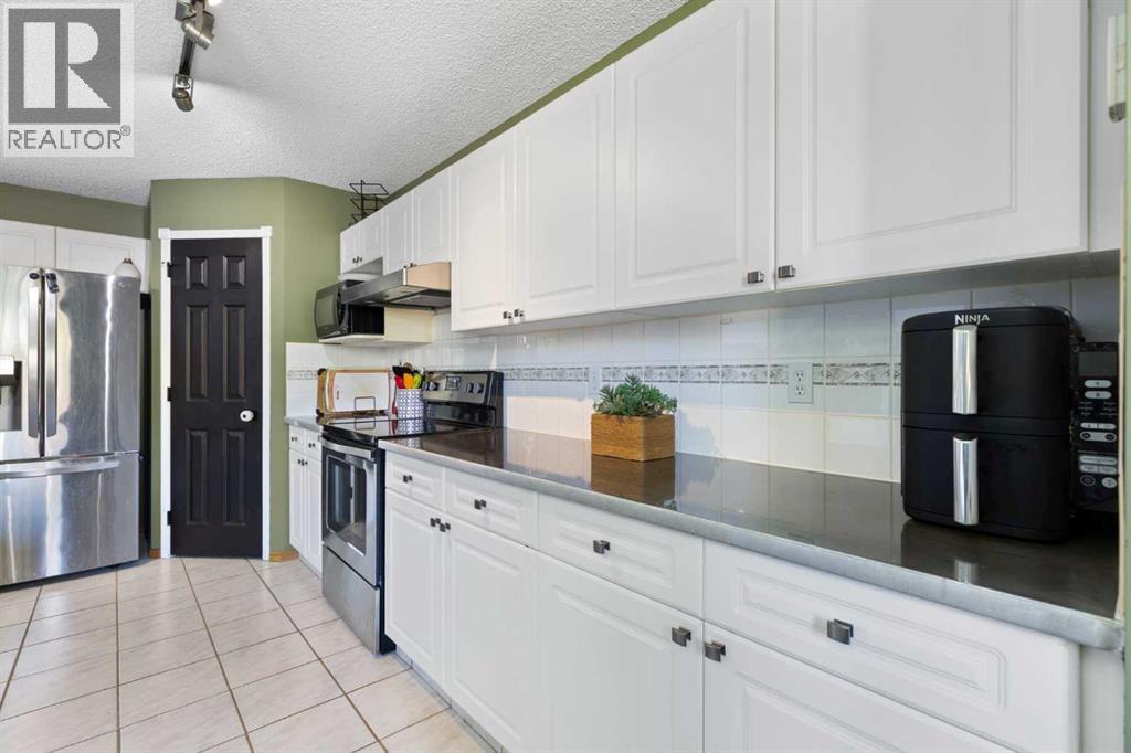 117 Lakeview Shores, Chestermere, Alberta  T1X 1H1 - Photo 11 - A2337173
