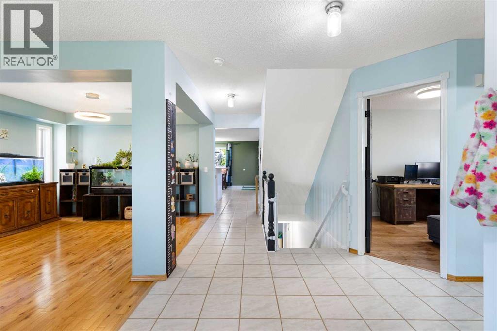 117 Lakeview Shores, Chestermere, Alberta  T1X 1H1 - Photo 4 - A2337173