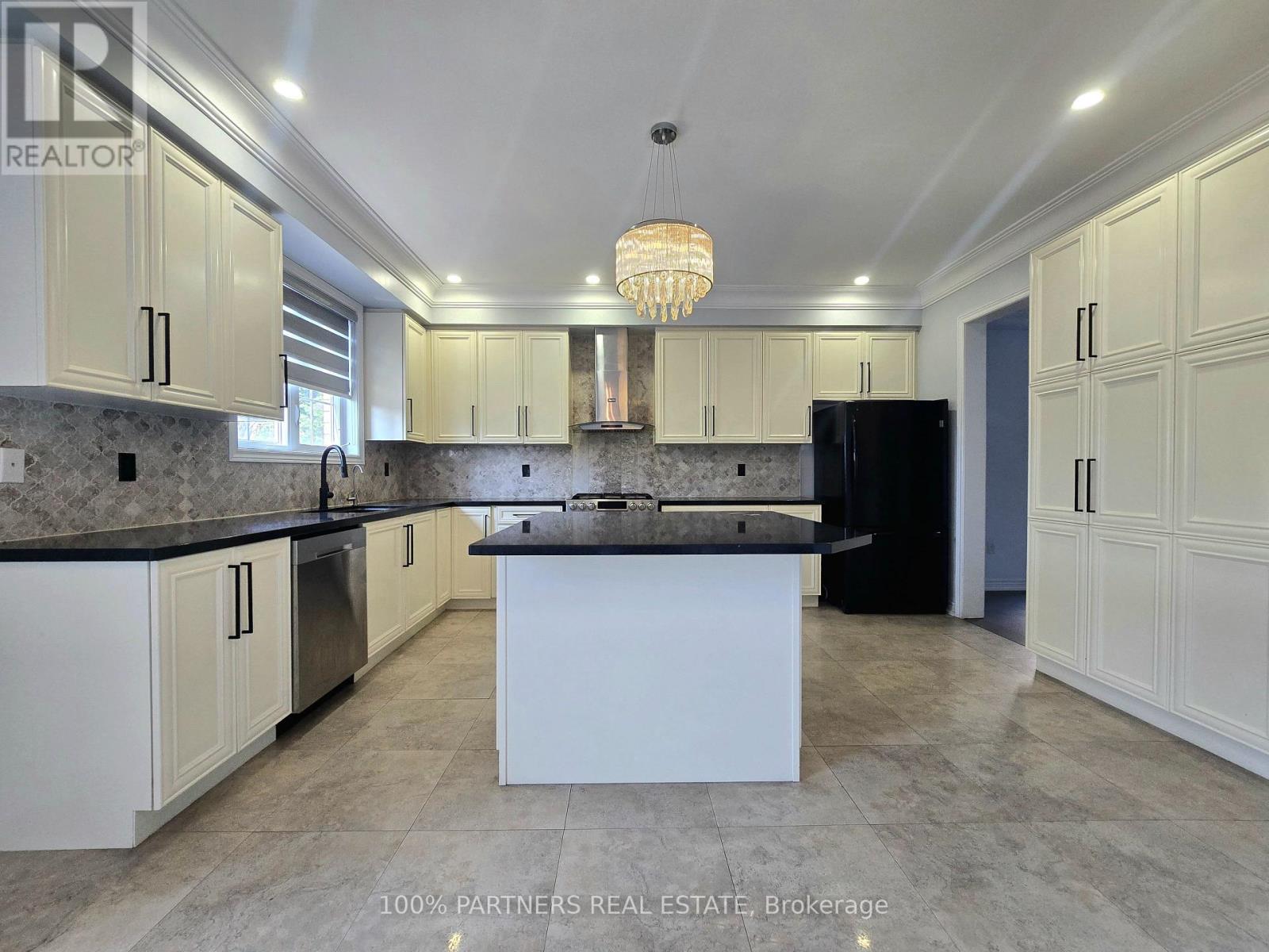 8 St. Philip Court, Whitby, Ontario L1P 0A5 - Photo 10 - E13698216