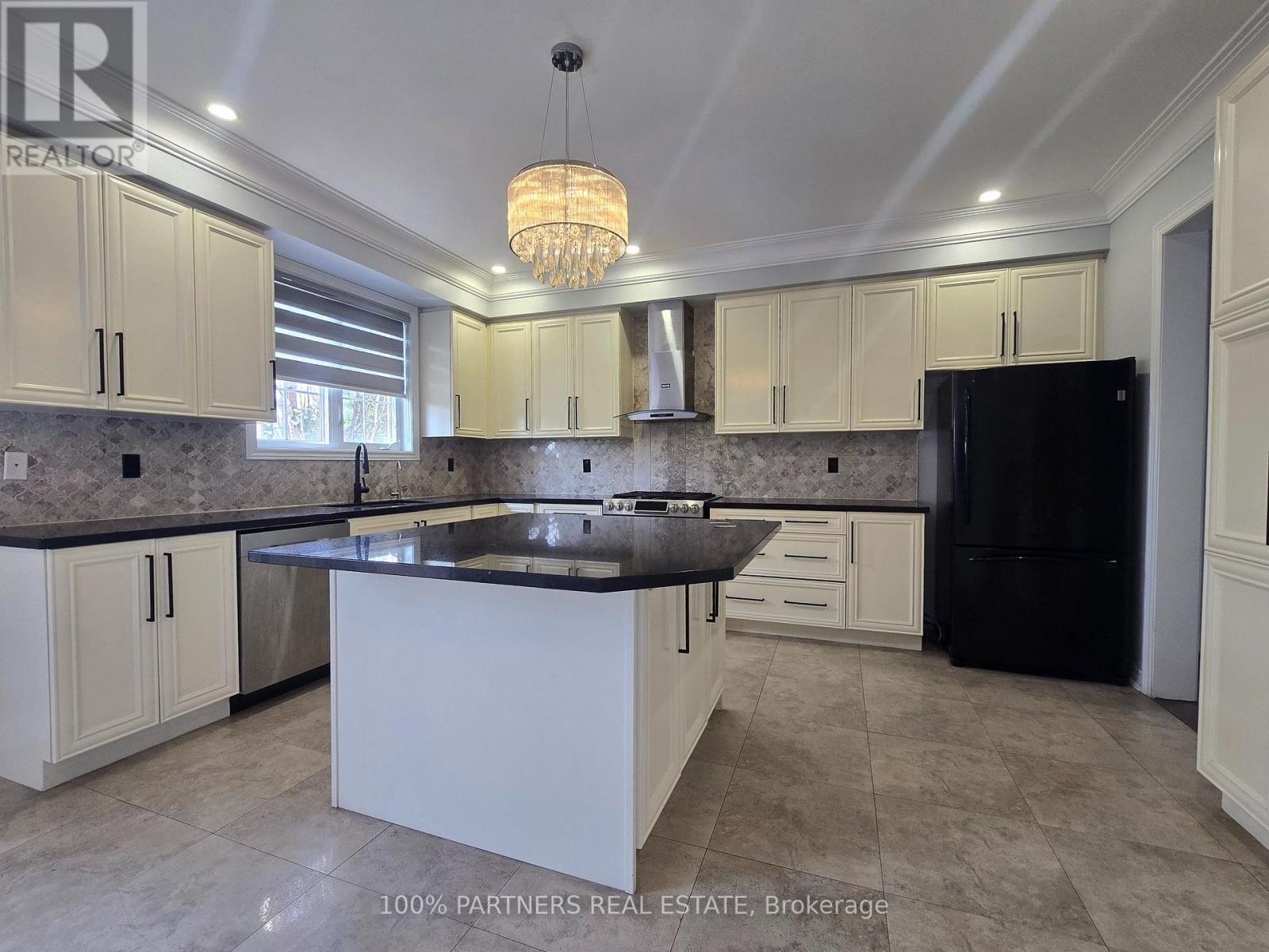 8 St. Philip Court, Whitby, Ontario L1P 0A5 - Photo 9 - E13698216