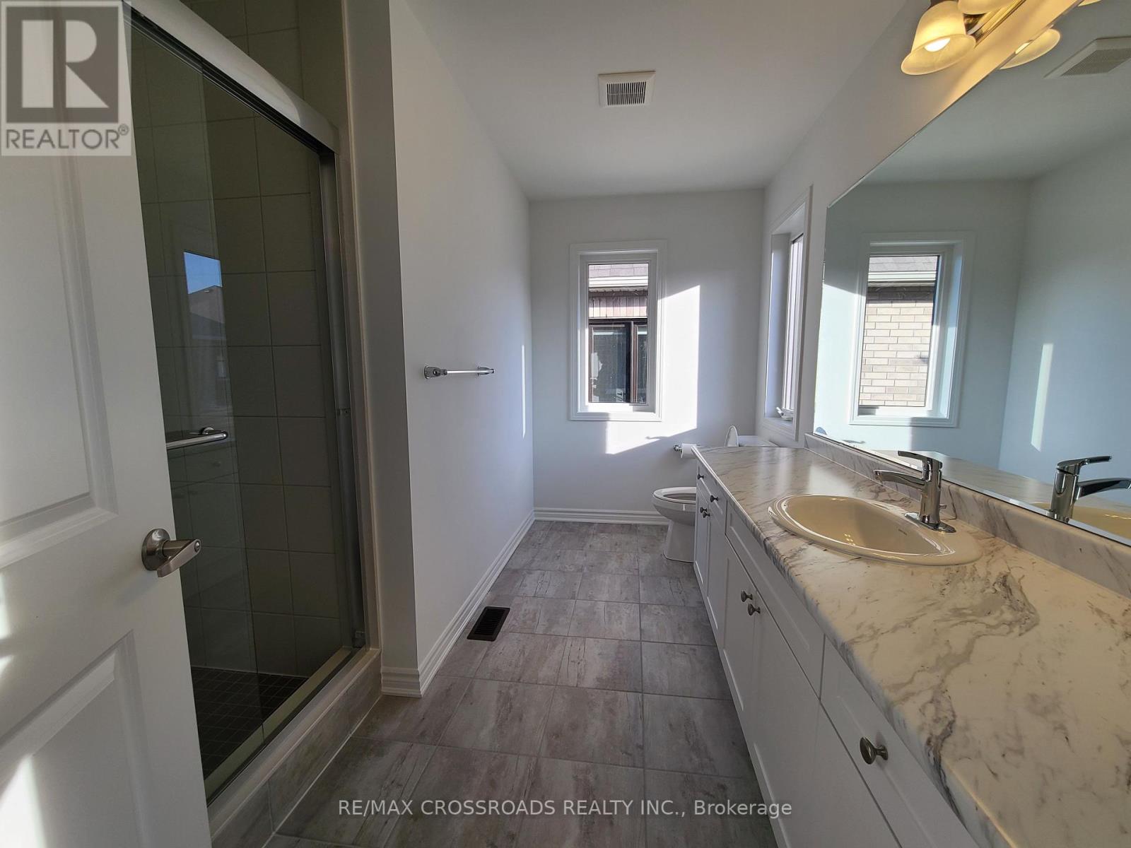 2916 Scotch Pine Lane, Pickering, Ontario L1X 0N9 - Photo 11 - E13699250