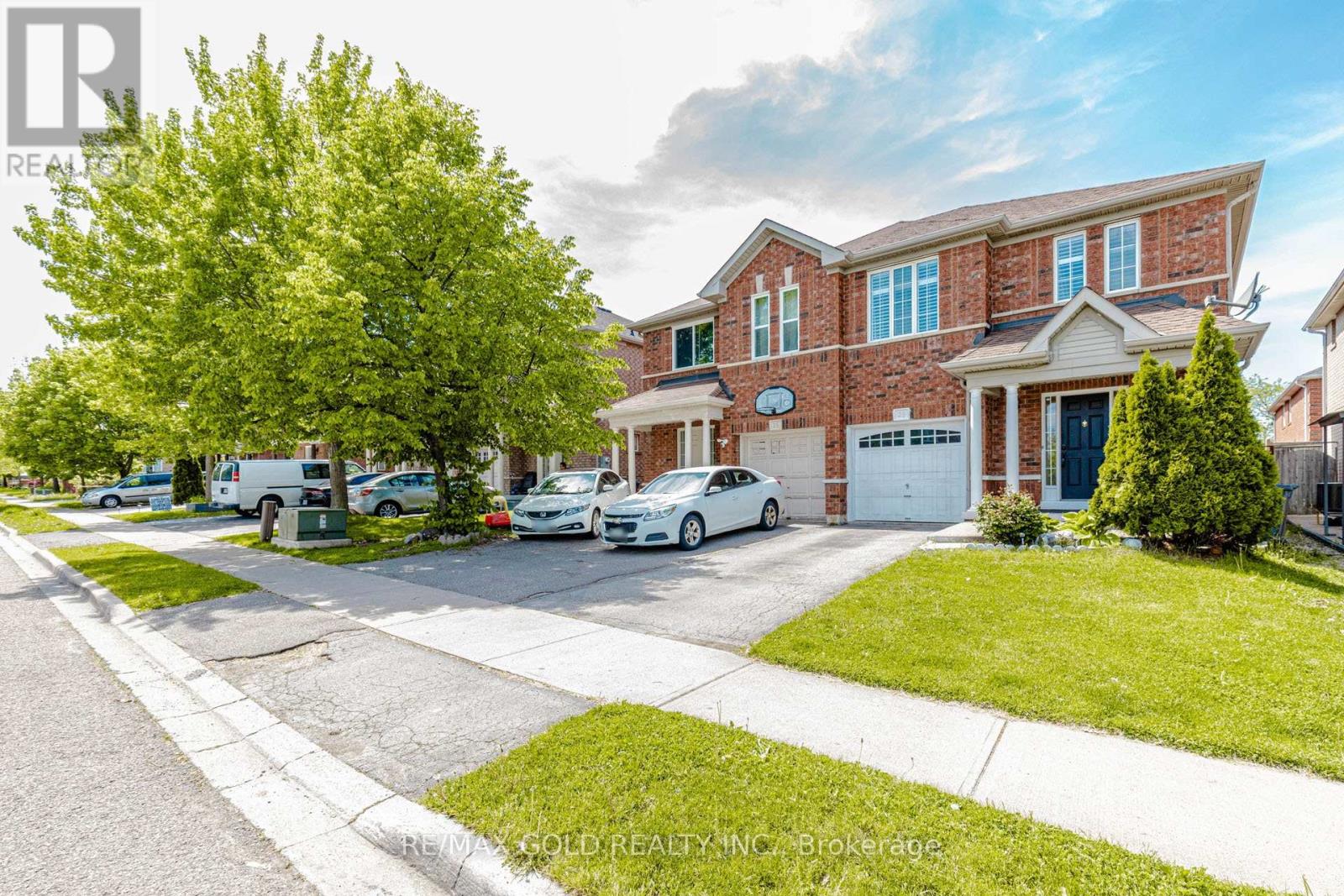 28 Rivermere Court, Brampton, Ontario L7A 1R4 - Photo 2 - W13191326