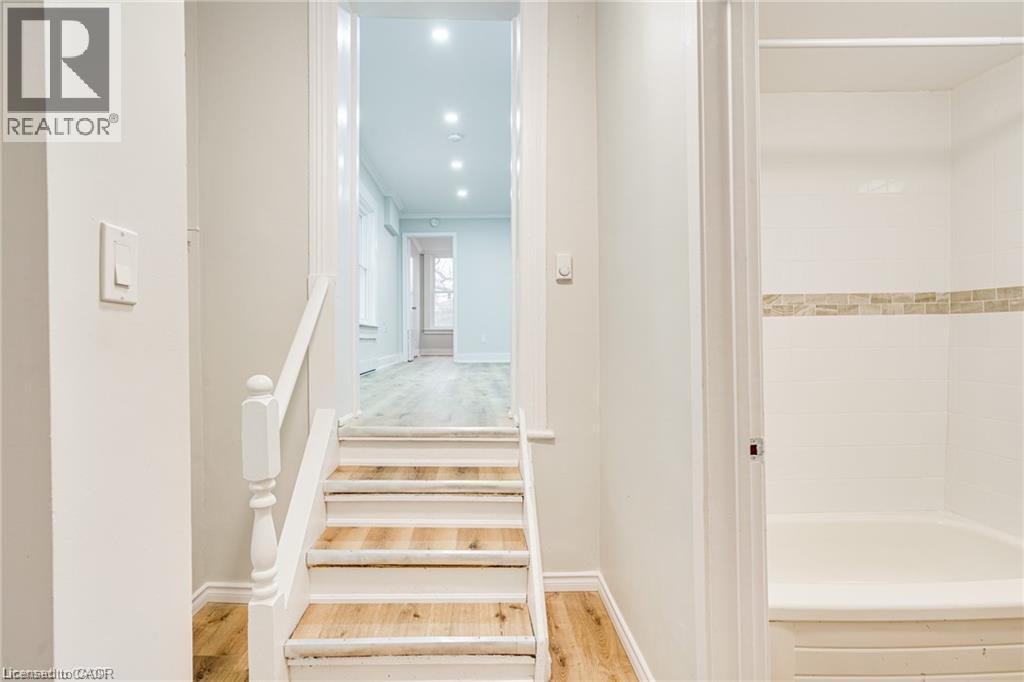 33 Albion Street Unit# Upper #2, Brantford, Ontario  N3T 3L9 - Photo 8 - 40857622