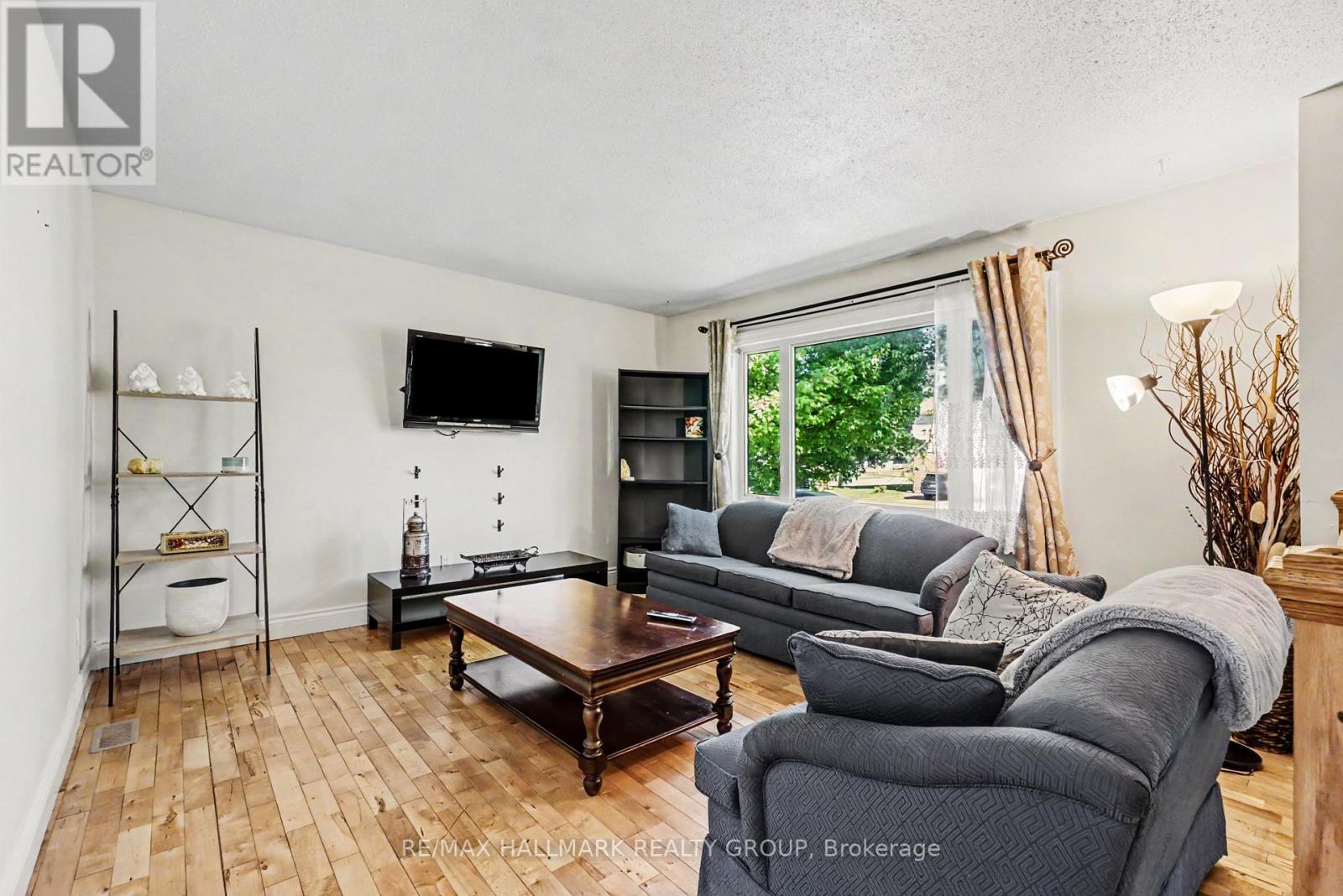 52 Castlebeau Street, Russell, Ontario  K0A 1W0 - Photo 3 - X13703122