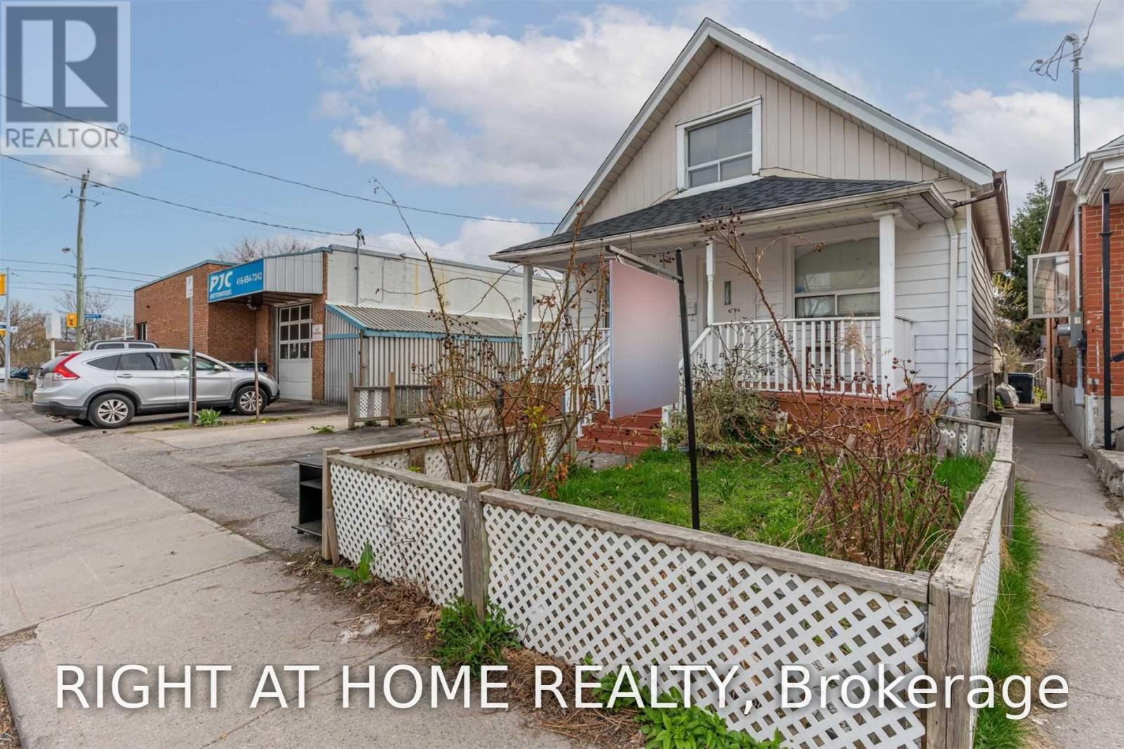 54 Byng Avenue, Toronto, Ontario M1L 3N7 - Photo 2 - E13703114