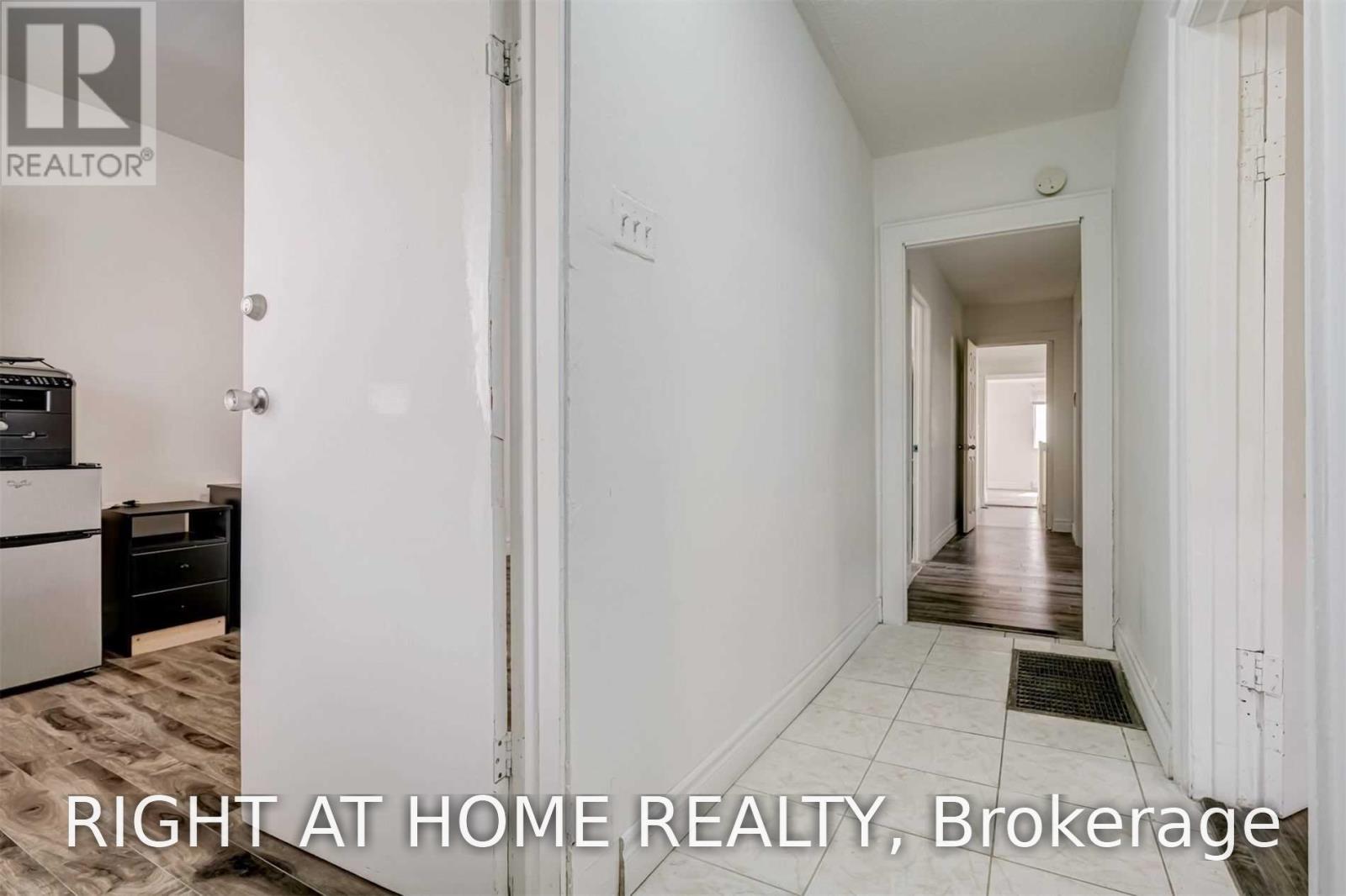54 Byng Avenue, Toronto, Ontario M1L 3N7 - Photo 4 - E13703114