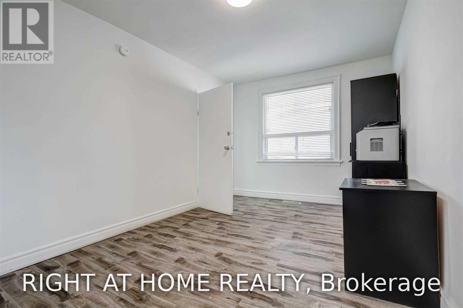 54 Byng Avenue, Toronto, Ontario M1L 3N7 - Photo 6 - E13703114