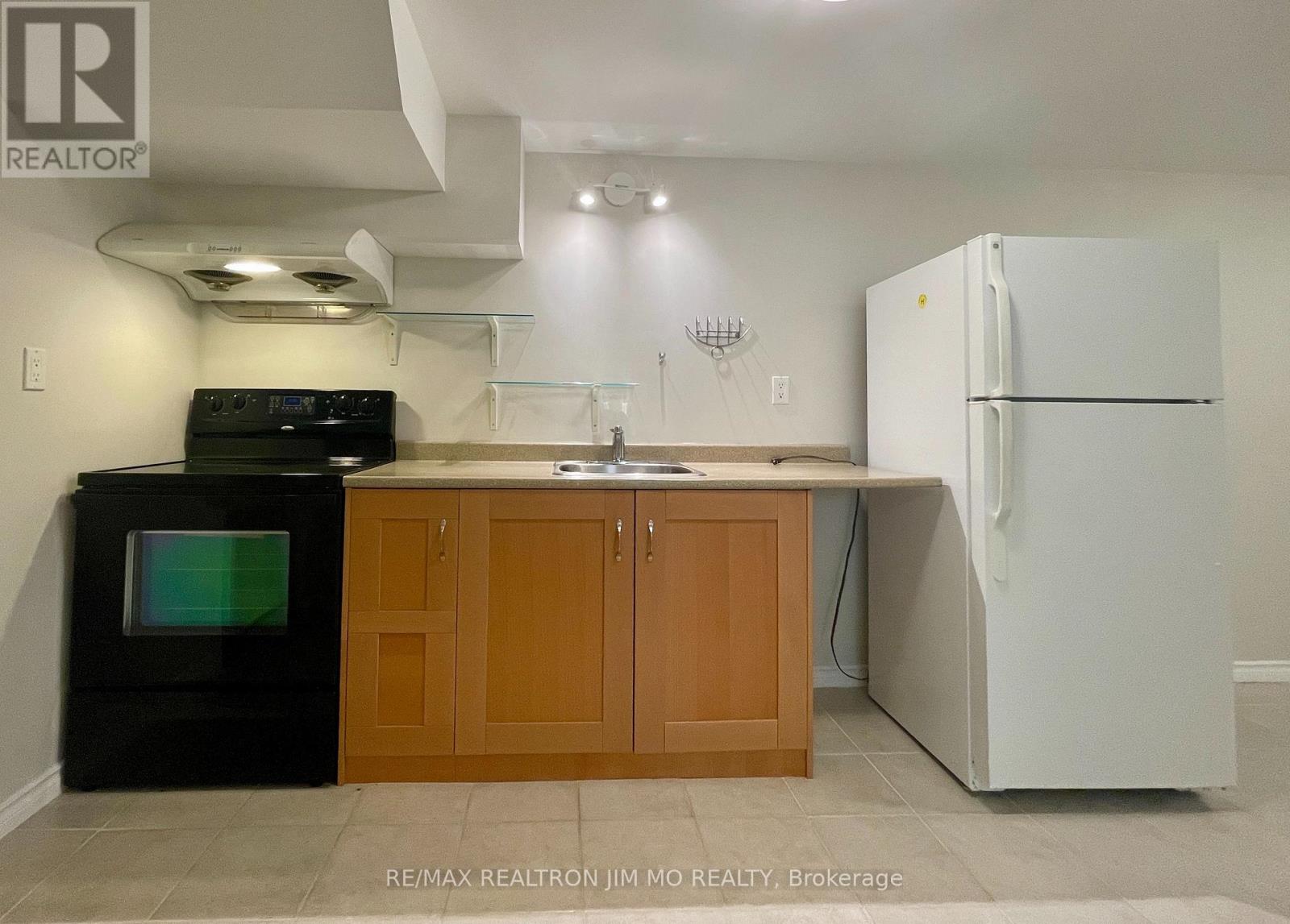 Lower - 22 Hartleywood Drive, Toronto, Ontario M1S 3N2 - Photo 11 - E13703134