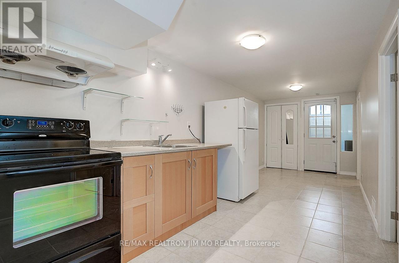 Lower - 22 Hartleywood Drive, Toronto, Ontario M1S 3N2 - Photo 5 - E13703134