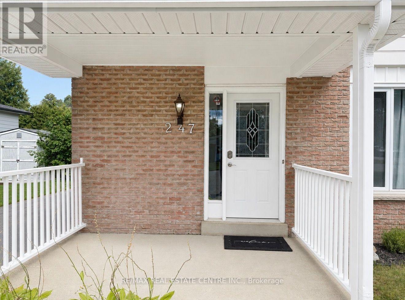 247 Eric Street, Clearview, Ontario  L0M 1S0 - Photo 2 - S13703118