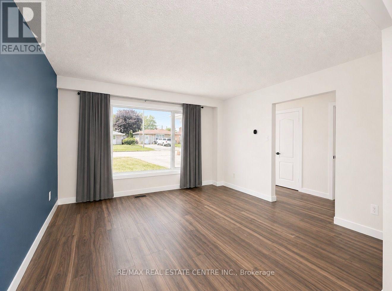 247 Eric Street, Clearview, Ontario  L0M 1S0 - Photo 6 - S13703118