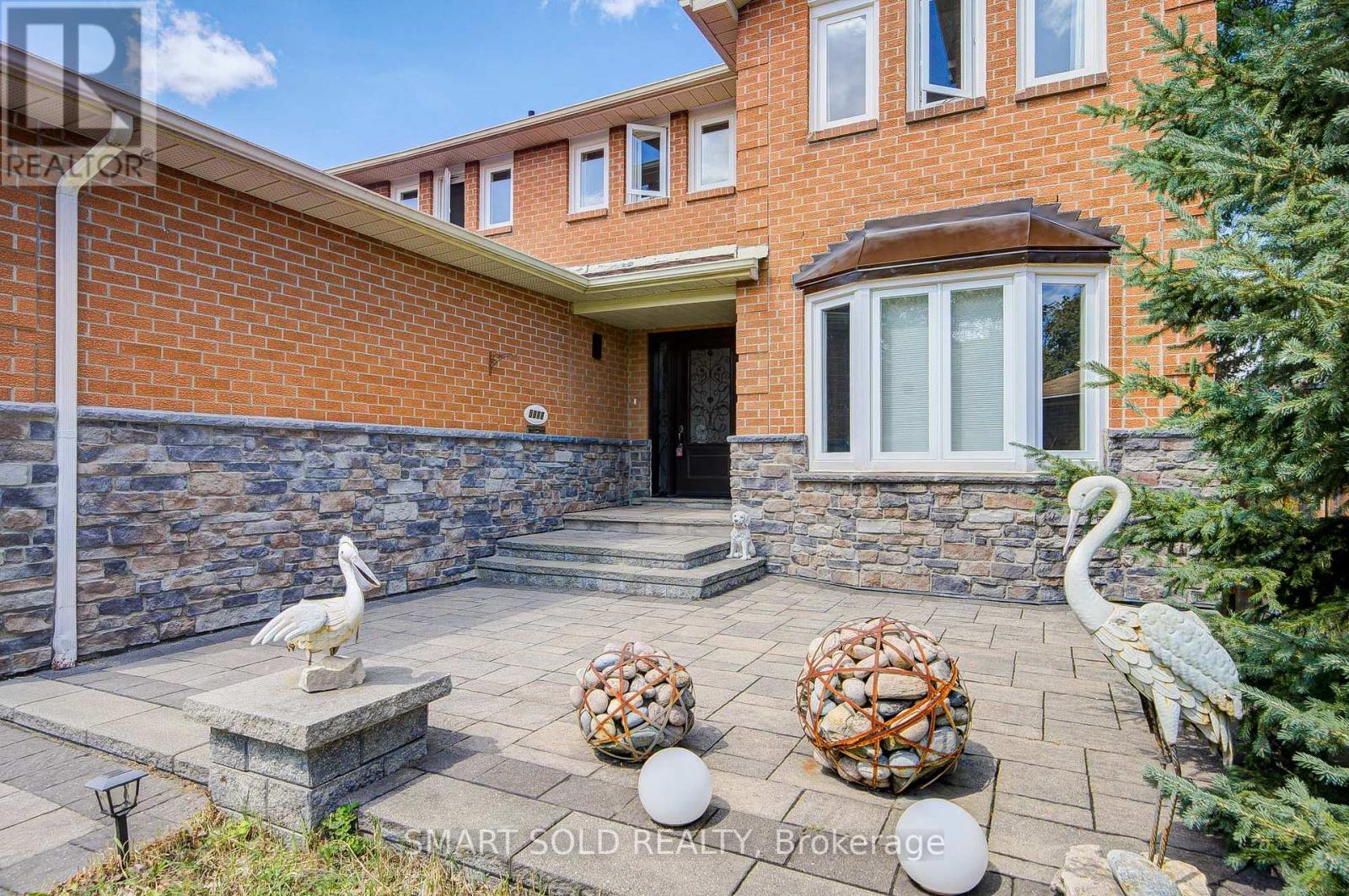 5818 Turney Drive, Mississauga, Ontario  L5M 2R8 - Photo 3 - W13703092