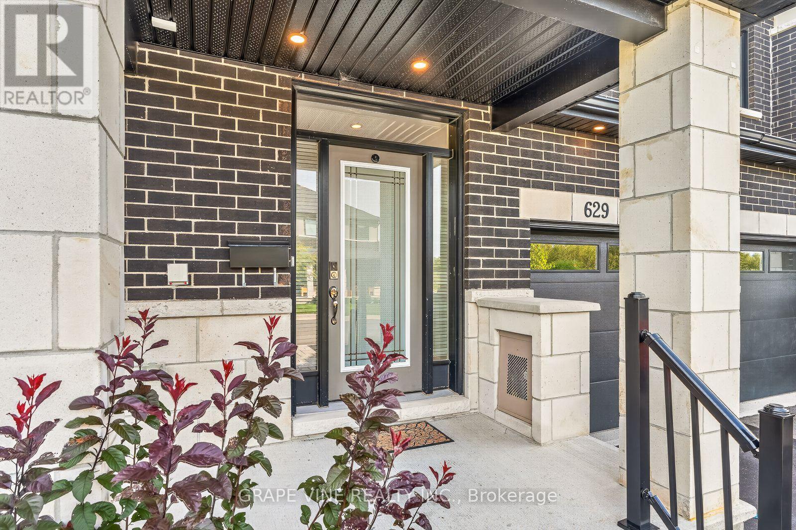 629 Knotridge Street, Ottawa, Ontario  K1W 0N7 - Photo 3 - X13703140