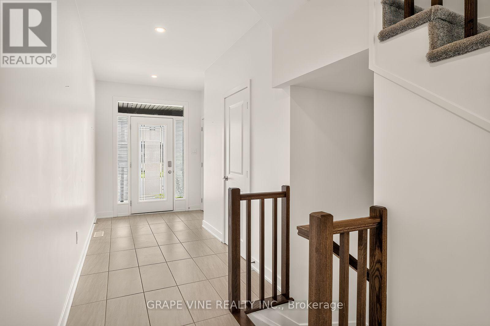629 Knotridge Street, Ottawa, Ontario  K1W 0N7 - Photo 4 - X13703140