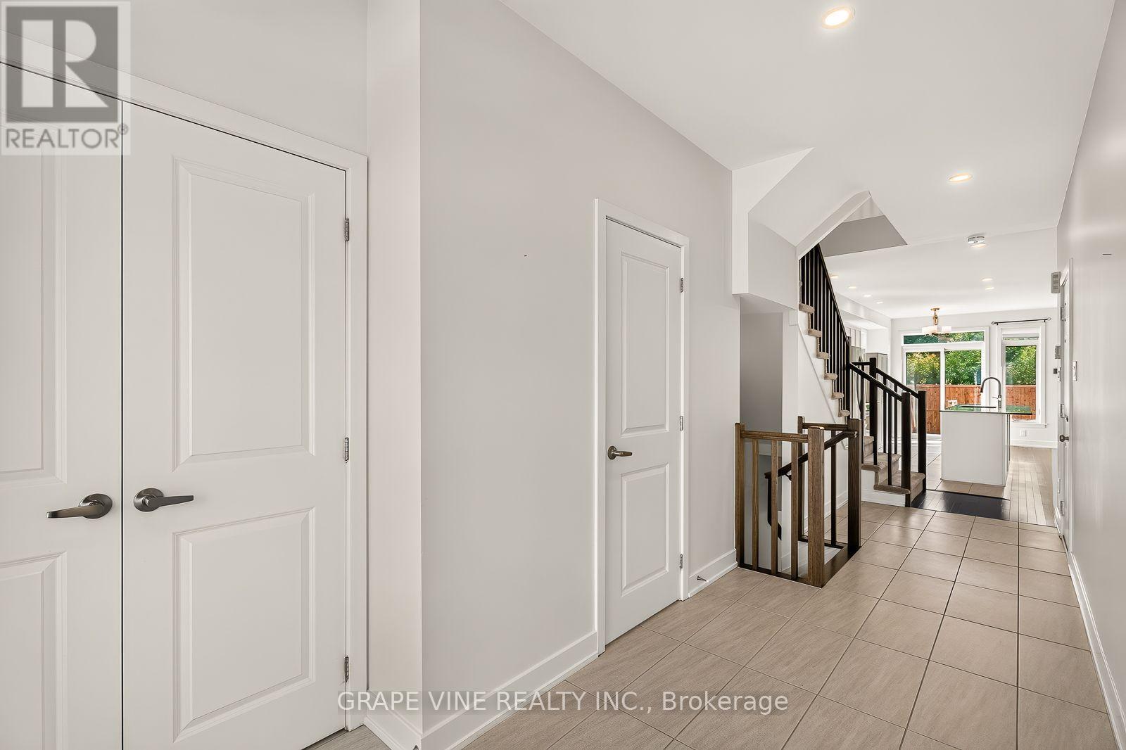 629 Knotridge Street, Ottawa, Ontario  K1W 0N7 - Photo 5 - X13703140