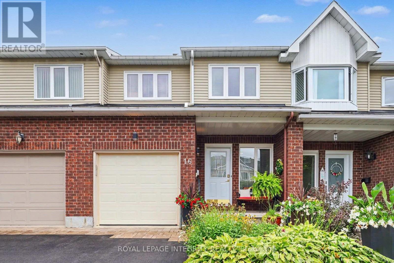 16 Streamwood Lane, Ottawa, Ontario  K1T 3R1 - Photo 1 - X13703158