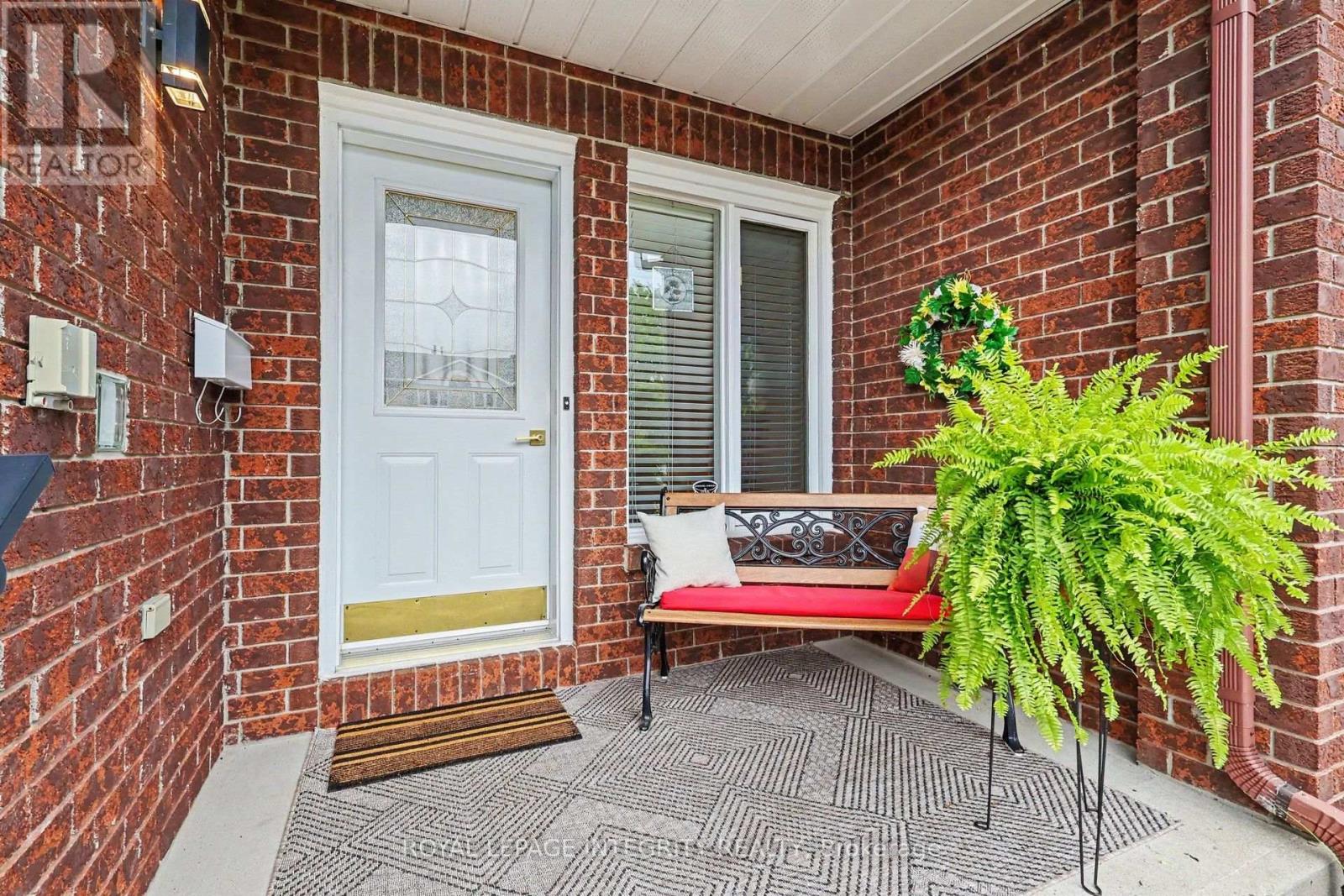 16 Streamwood Lane, Ottawa, Ontario  K1T 3R1 - Photo 2 - X13703158