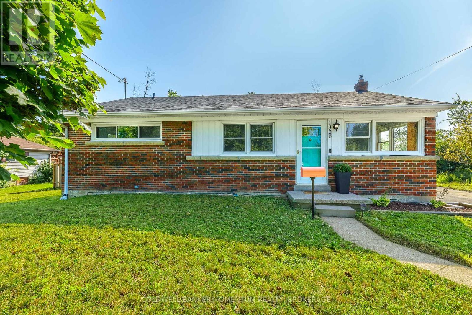 1300 Spears Road, Fort Erie (Crescent Park), Ontario  L2A 4N3 - Photo 5 - X13703146