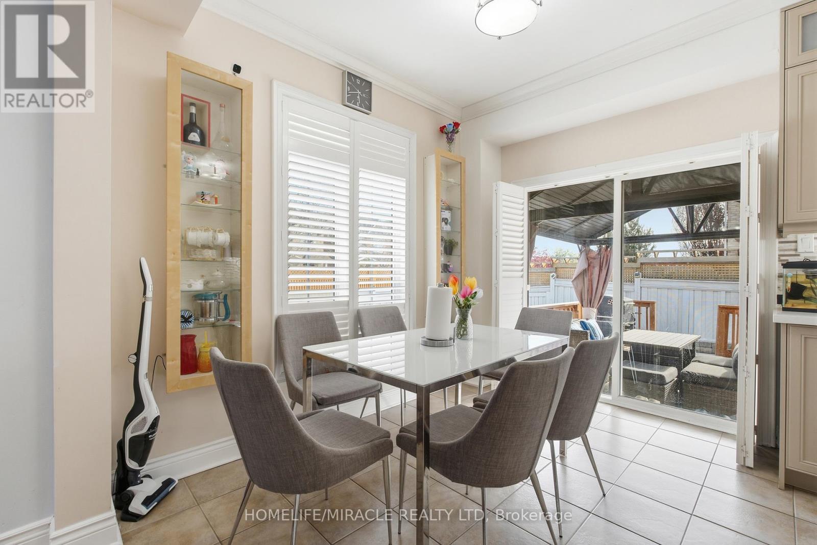 243 Venice Gate Drive, Vaughan, Ontario L4H 0G1 - Photo 12 - N13703156