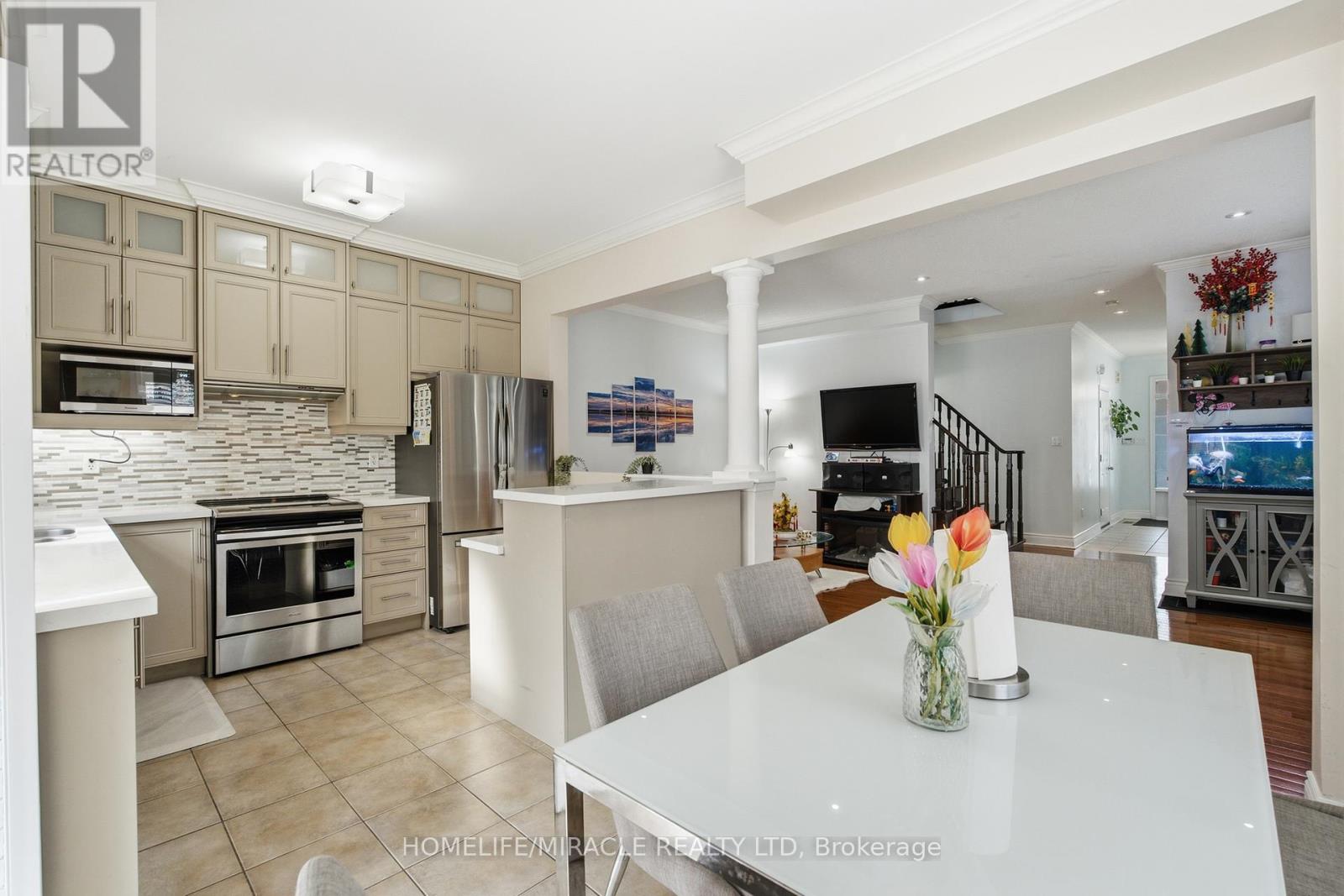 243 Venice Gate Drive, Vaughan, Ontario L4H 0G1 - Photo 14 - N13703156