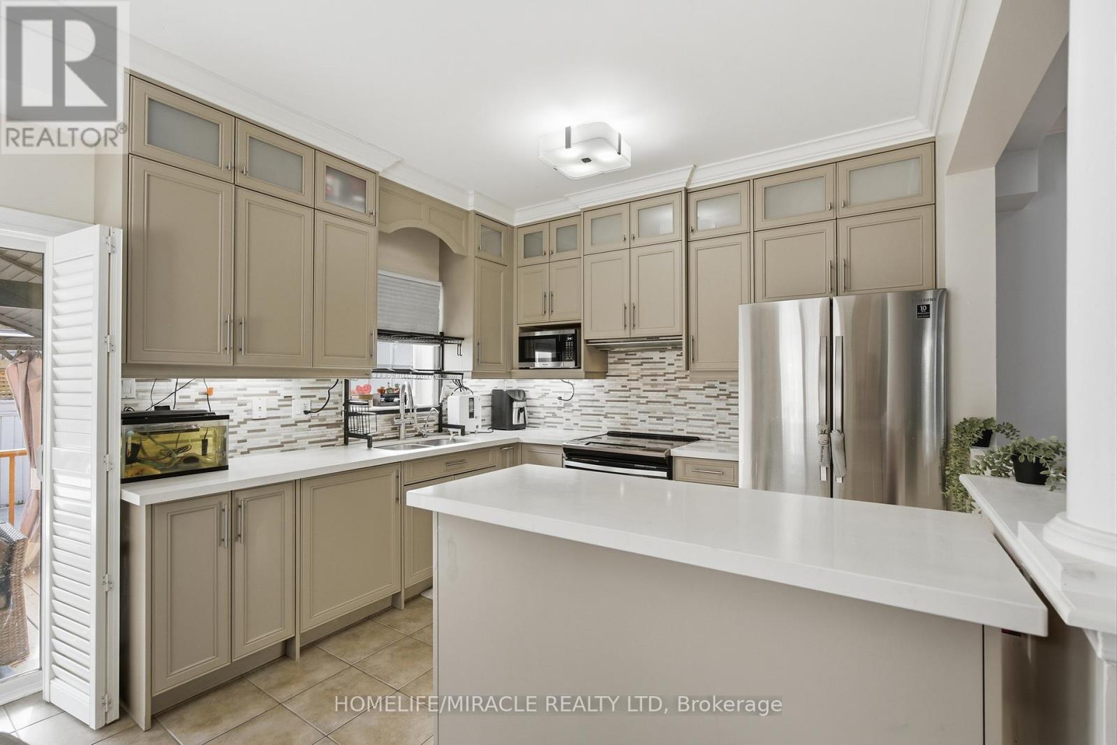 243 Venice Gate Drive, Vaughan, Ontario L4H 0G1 - Photo 15 - N13703156