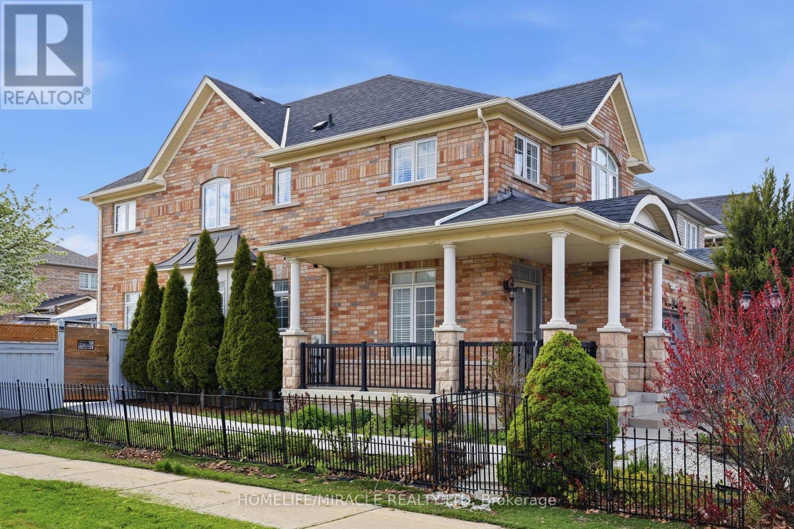 243 Venice Gate Drive, Vaughan, Ontario L4H 0G1 - Photo 2 - N13703156
