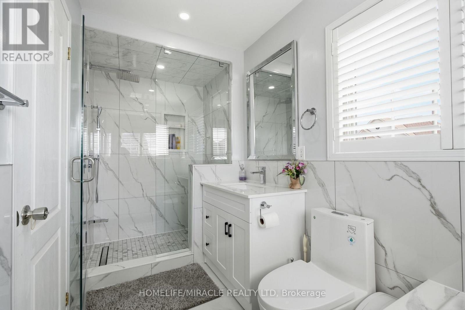 243 Venice Gate Drive, Vaughan, Ontario L4H 0G1 - Photo 25 - N13703156