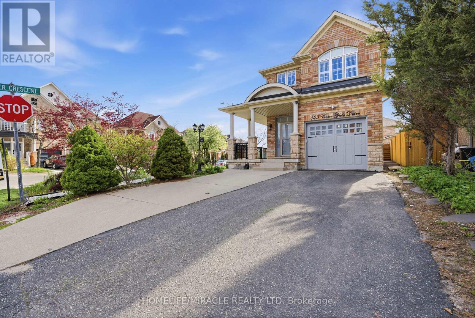 243 Venice Gate Drive, Vaughan, Ontario L4H 0G1 - Photo 3 - N13703156