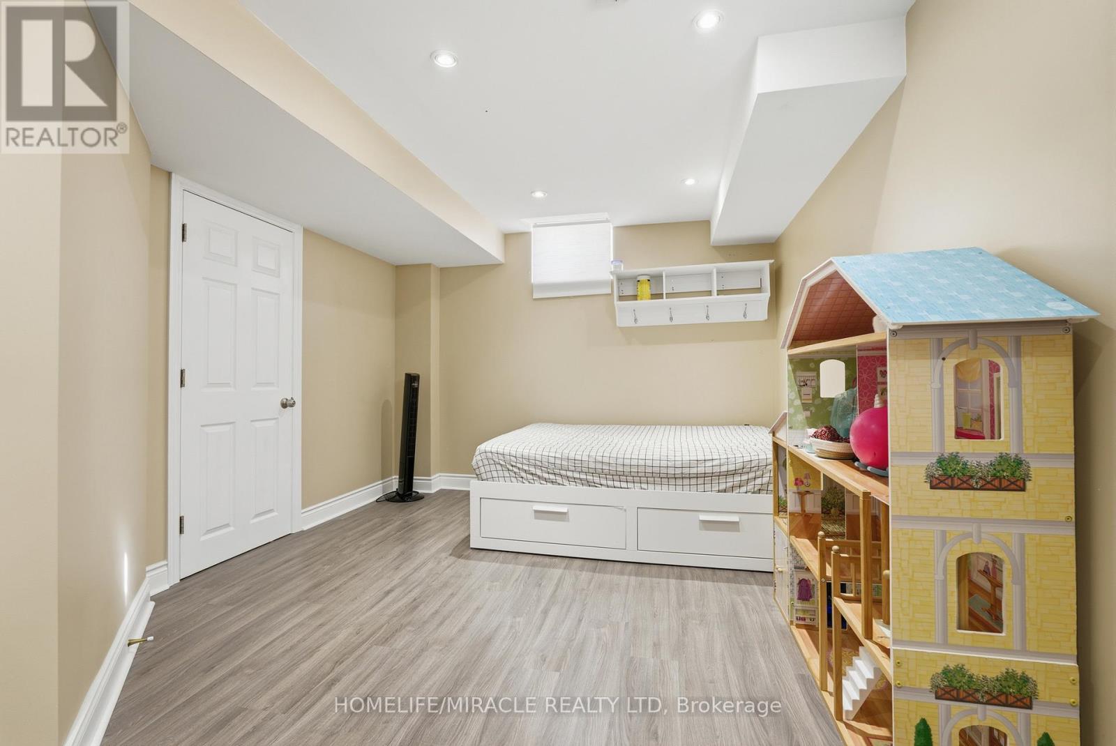 243 Venice Gate Drive, Vaughan, Ontario L4H 0G1 - Photo 39 - N13703156