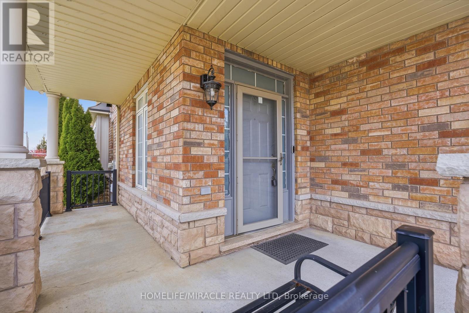 243 Venice Gate Drive, Vaughan, Ontario L4H 0G1 - Photo 4 - N13703156
