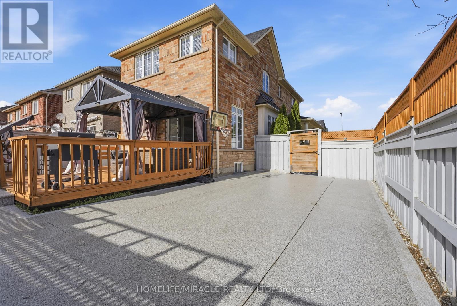 243 Venice Gate Drive, Vaughan, Ontario L4H 0G1 - Photo 44 - N13703156