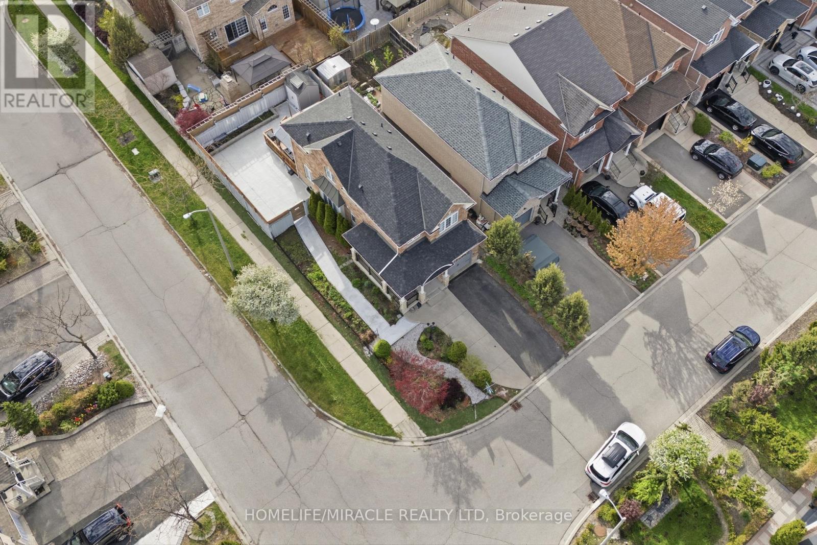 243 Venice Gate Drive, Vaughan, Ontario L4H 0G1 - Photo 45 - N13703156
