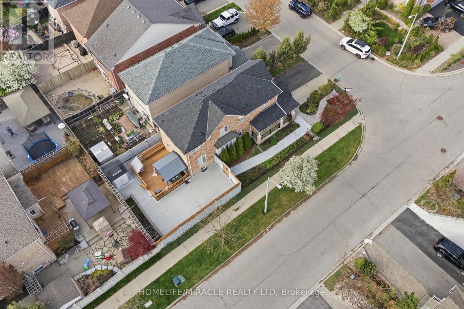 243 Venice Gate Drive, Vaughan, Ontario L4H 0G1 - Photo 46 - N13703156