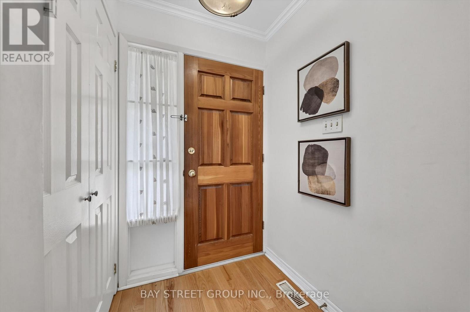 95 Tineta Crescent, Toronto, Ontario M1S 2Y5 - Photo 4 - E13703000