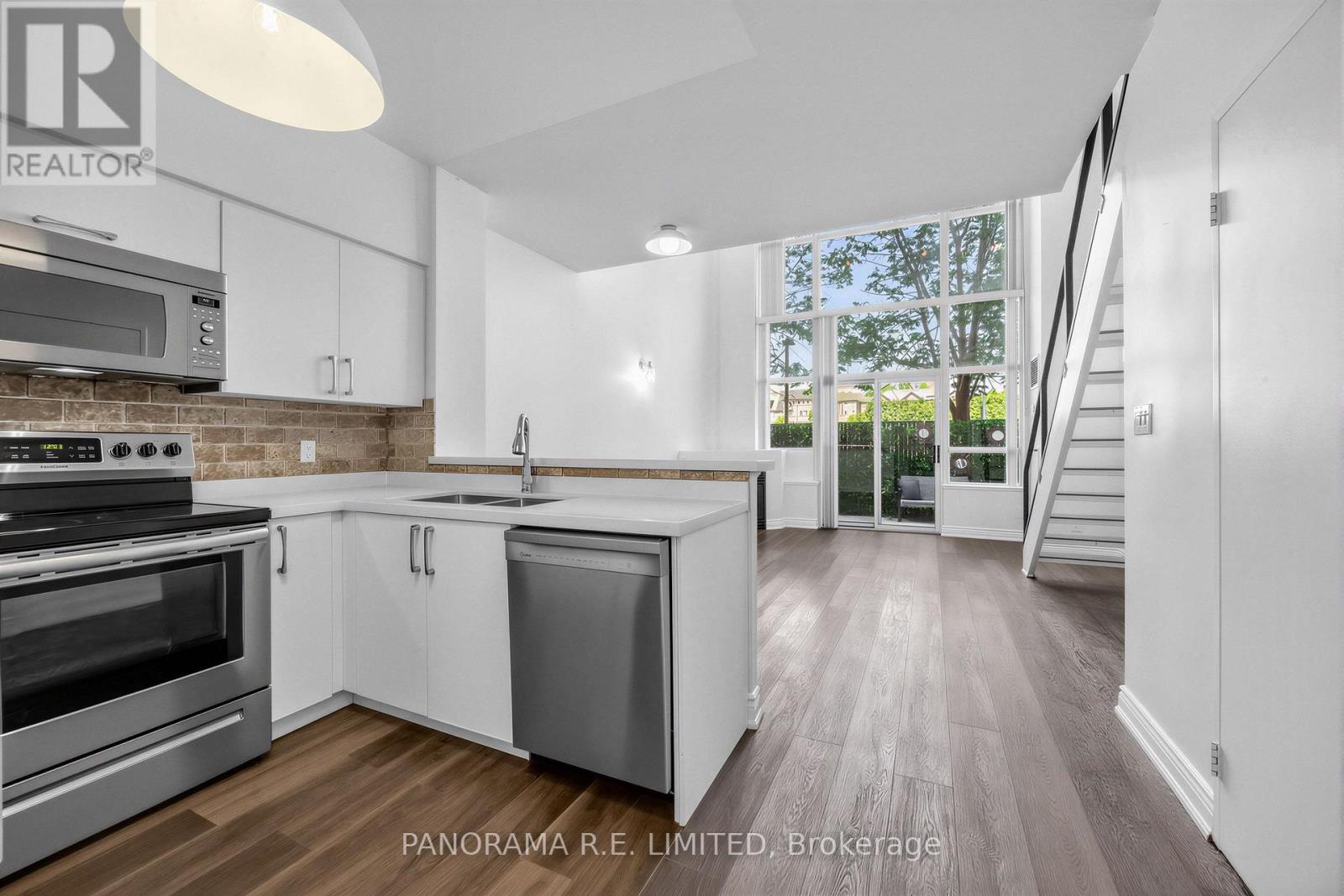 122 - 200 Manitoba Street, Toronto, Ontario M8Y 3Y9 - Photo 2 - W13648764